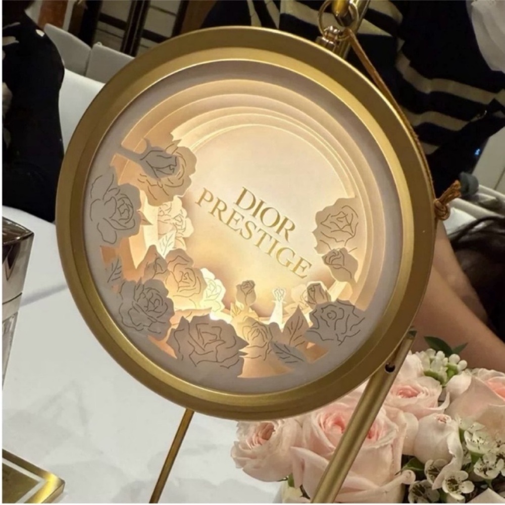 Dior beauty gift Dior prestige USB charging holding light